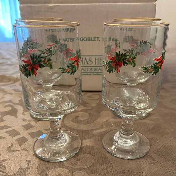 Pfaltzgraff Other - Pfaltzgraff Christmas Heritage 4 water goblet set, new in Box.
